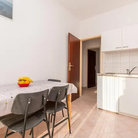 Awesome In W/ 1 Bedrooms
