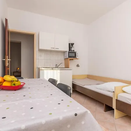 Awesome In W/ 1 Bedrooms