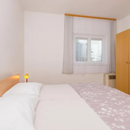 Apartment Awesome In W/ 1 Bedrooms Sveti Filip i Jakov