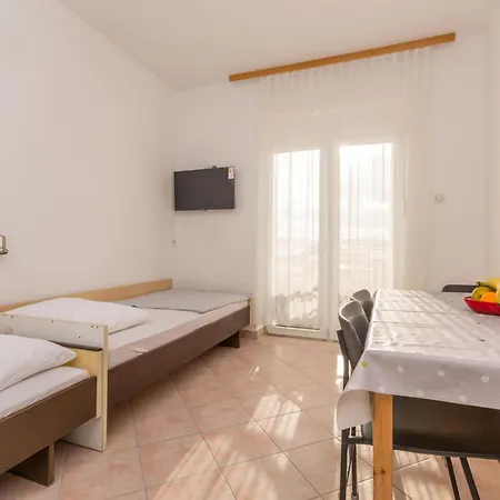 Awesome In W/ 1 Bedrooms